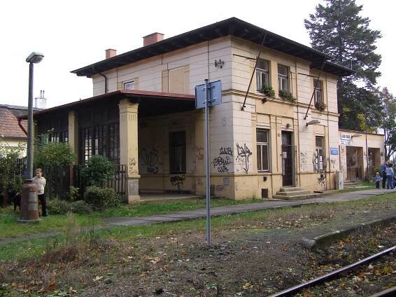 Soubor:Lazne tousen rail station.JPG – Wikipedie