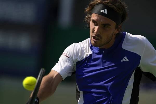 Tsitsipas postúpil do štvrťfinále na turnaji ATP v Bazileji