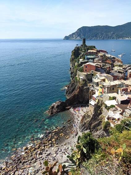 Cinque Terre Vernanza view.jpg