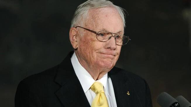 Space legend Neil Armstrong dies
