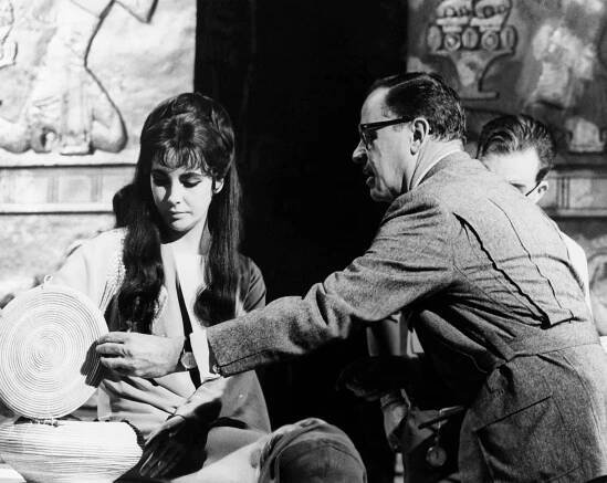 CLEOPATRA, from left, Elizabeth Taylor, director Joseph L. Mankiewicz, on-set, 1963, TM & copyright ©20th Century Fox film Corp. All rights reserved.