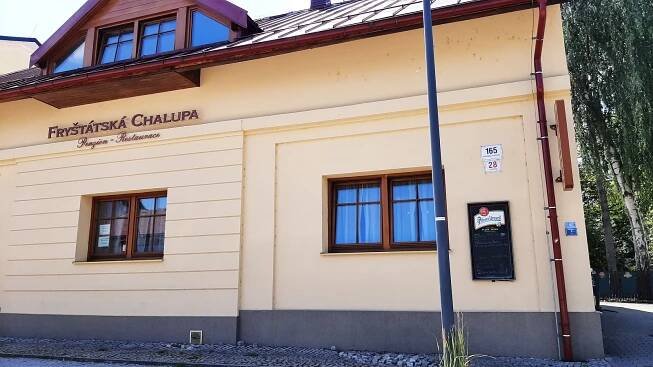 Smažák je stále hitem karvinských restaurací. Chodí na něj místní a často Poláci