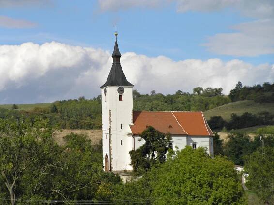 Soubor:Kostel (Dolní Loučky) 2.JPG