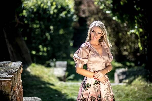 Ústečanka Lenka Graf zazpívala obě hymny před fotbalovým utkáním ČR – Německo