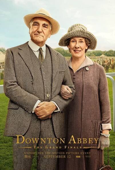 Jim Carter and Phyllis Logan in Panství Downton: Velké finále (2025)
