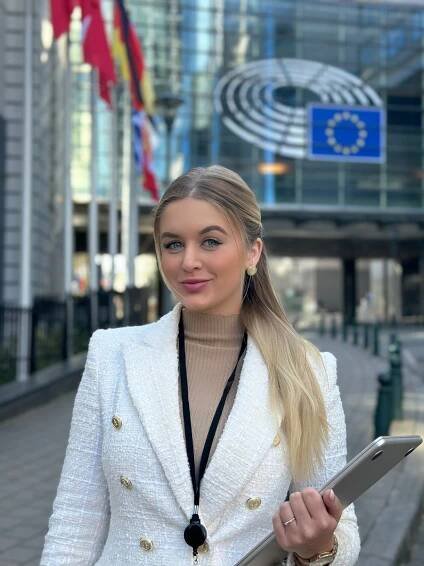 Rodačka z Pavlovic přibližuje na sítích každodenní život v Evropském parlamentu