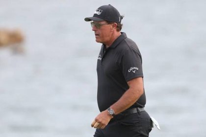 Phil Mickelson Signs LIV Golf Contract Reportedly Worth Approximately $200M