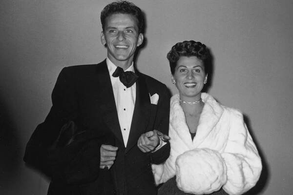 Frank Sinatra and Nancy Sinatra in 1946