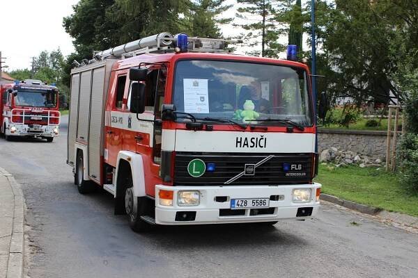 Ostrožská Lhota má požehnané zásahové vozidlo Volvo, přijelo až z Holandska | POŽÁRY.cz - ohnisko žhavých zpráv | hasiči
