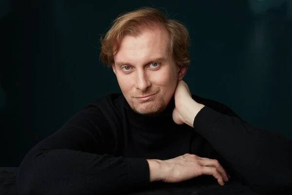 Ivo Kahánek byl jmenován ředitelem Pražské konzervatoře. Vítězkou konkurzu přitom byla vyhlášena Veronika Höslová
