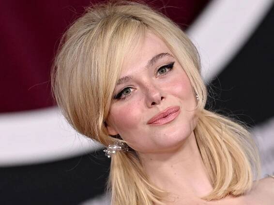 Elle Fanning just recreated this iconic look from How to Lose a Guy in 10 Days and the resemblance is uncanny