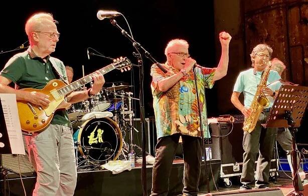 Chris Farlowe singt