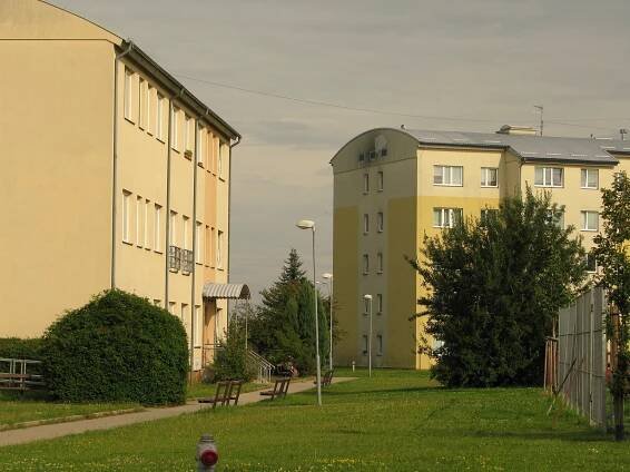 Městské byty v Kolíně nutně potřebují opravy, některé střechy jsou jak síto