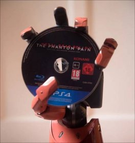 Close Up: Metal Gear Solid V: The Phantom Pain Full-Scale Bionic Arm