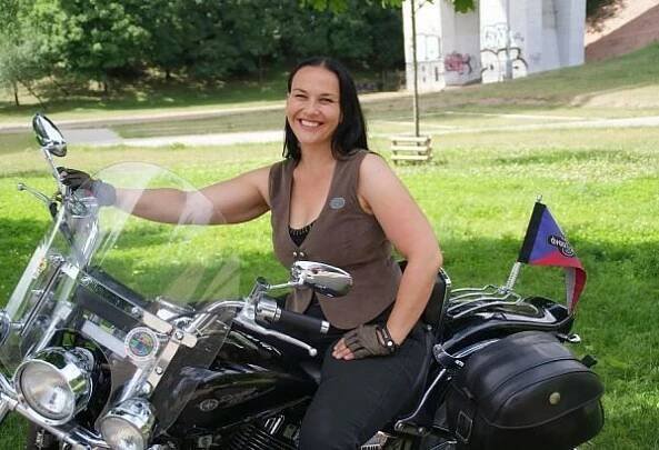 Písničkářka Jana Rychterová alias Two Voices: Texty na mě skáčou na motorce - MeziŽenami.cz