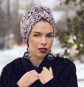 Jak si krásně uvázat šátek na hlavě (69 fotografií): jak si uvázat šátek na hlavě na podzim a v zimě různými způsoby