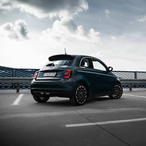 Nový Fiat 500e exteriér. Elektromobil Fiat 500e: LED svetlá (svetlomety), disky, kolesá, farba. Fiat 500e na predaj