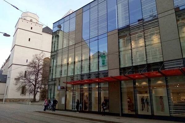 Projděte se kolem starého Prioru v Olomouci. V této aplikaci to stále jde