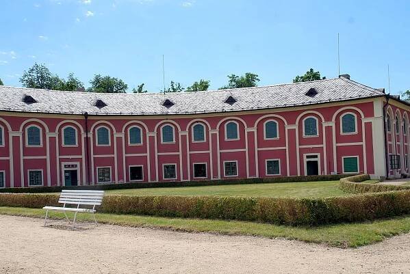 Zámek Veltrusy - otevírací doba, akce, ubytování, prohlídky, vstupné, foto, počasí