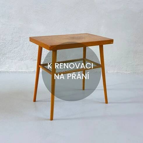 Retro stolek se zelenou proplétanou poličkou - oživeno