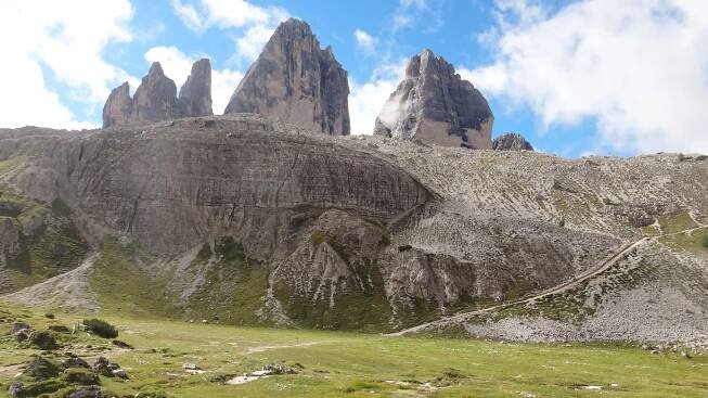 File:3-8 Stage 2-6 Rifugio Antonio Locatelli - Rifugio Auronzo - panoramio (9).jpg