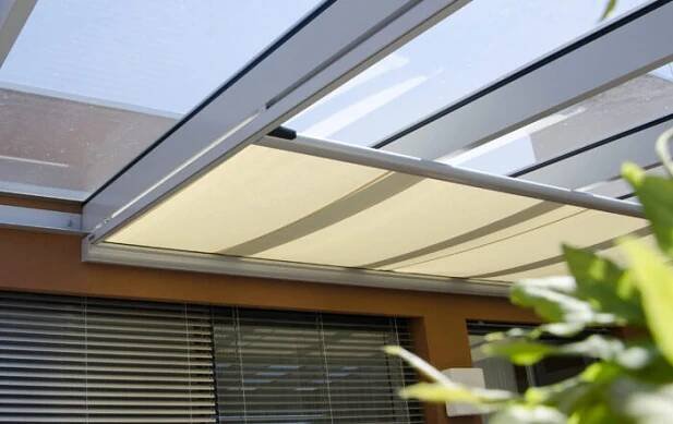 zastineni-terasy-pod-pergolou