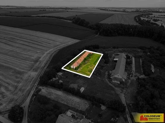 Křižanovice u Vyškova, zemědělský objekt, pozemek 5.144 m2 pozemek