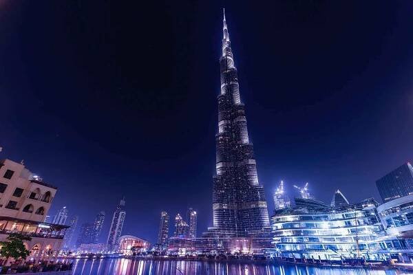 Nejvyšší budovou světa je Burdž Chalífa v Dubaji.