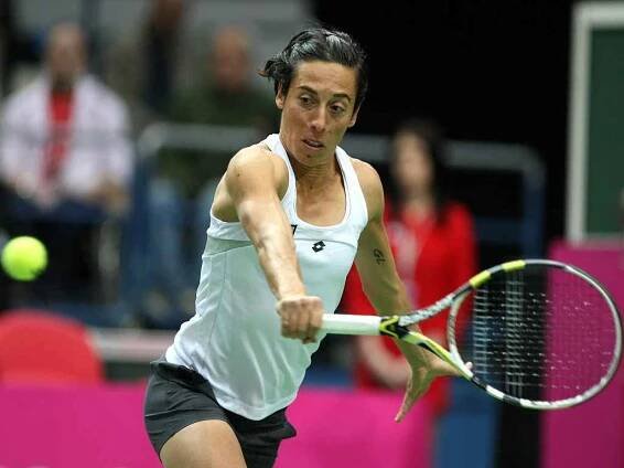 Francesca Schiavoneová ve Fed Cupu proti Petře Kvitové.