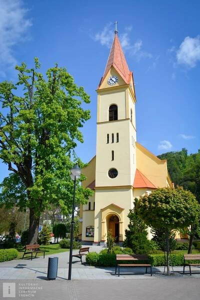 Kostol sv. Štefana v Trenčianskych Tepliciach bol postavený v roku 1888.