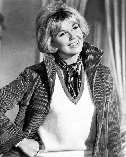 Doris Day, Movie Star Who Charmed America, Dies at 97 - The New York Times