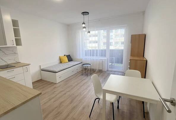 Pronájem moderního bytu 1+kk s balkonem, 27 m²