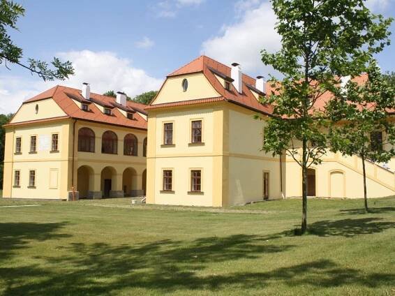FOTO: Zástupy lidí lákal zámek v Obytcích
