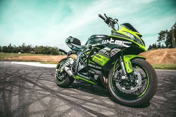MH Exclusive – Kawasaki ZX-6R Stunt by Adam Peschel - MOTOHOUSE