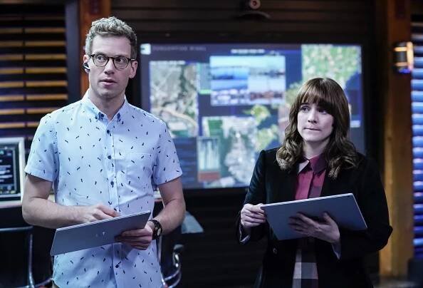 Námořní vyšetřovací služba L. A. - Kouřová clona - Z filmu - Barrett Foa, Renée Felice Smith