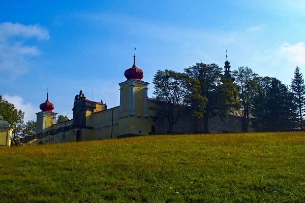Výlet - Klášter Hedeč a Dolní Morava-Stezka v oblacích 