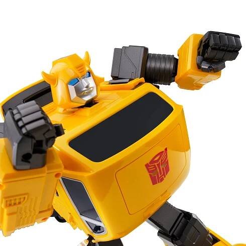 Toy News: Hasbro, Robosen, and Volkswagen Debut TRANSFORMERS Bumblebee Auto-Converting Robot | Ben's World of Transformers
