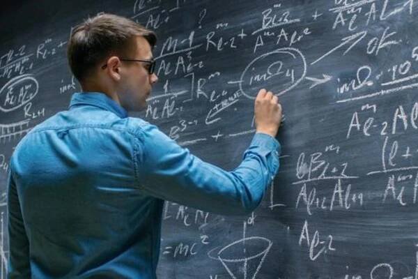 Zábavná matematika pro pokročilé: Toto vyřeší jen chytří 44 - (4 · (4 + 4)) + ((40 ÷ (4 + 4)) · (4 - 2))
