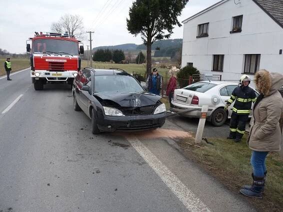 Hasiči z Klatov vyjeli do obce Neznašovy k dopravní nehodě dvou… | POŽÁRY.cz - ohnisko žhavých zpráv | hasiči aktuálně