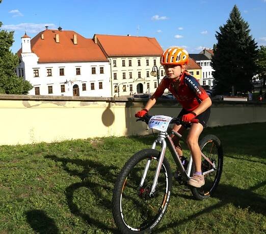 Slavkovský šlapík to rozjel na zámku. Děti podpořil i cyklista Jan Bárta