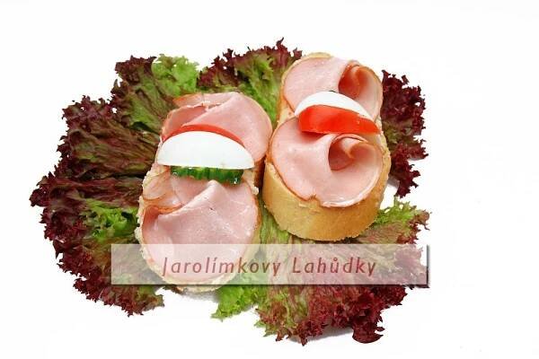 Chlebicek s debrecinkou
