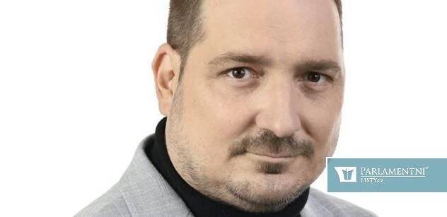 „Šílené peníze za nic.“ Sleduje státní IT zakázky, nejen Pirátů