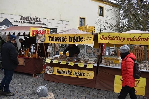 V Písku se táhnou stánky od Kamenného mostu až na Velké náměstí