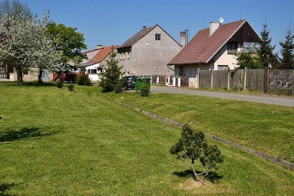 Všehrdy (okres Chomutov) – Wikipedie