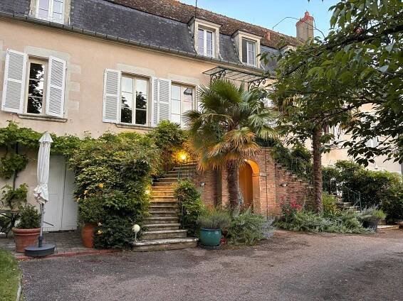 LE PRIEURE SAINT AGNAN - Updated 2025 Prices & B&B Reviews (Cosne-Cours-sur-Loire, France)