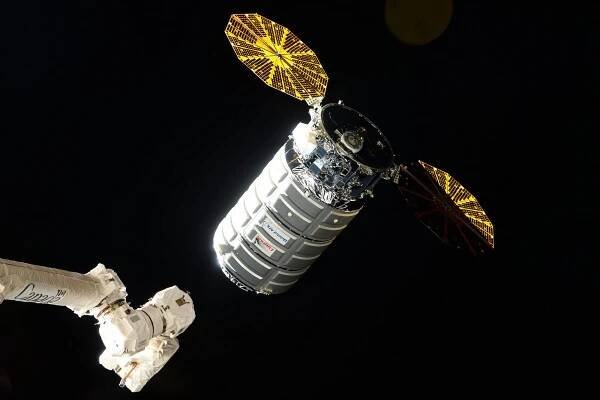 Start zásobovací lodě Cygnus OA-7 „John Glenn“ - ExoSpace.cz