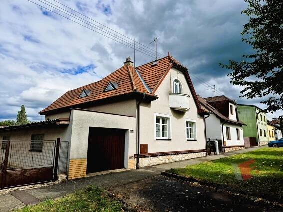 Rodinný dům 200 m2, s pozemkem 1015 m2 a garáží 44 m2 v Mýtě - Rokycany