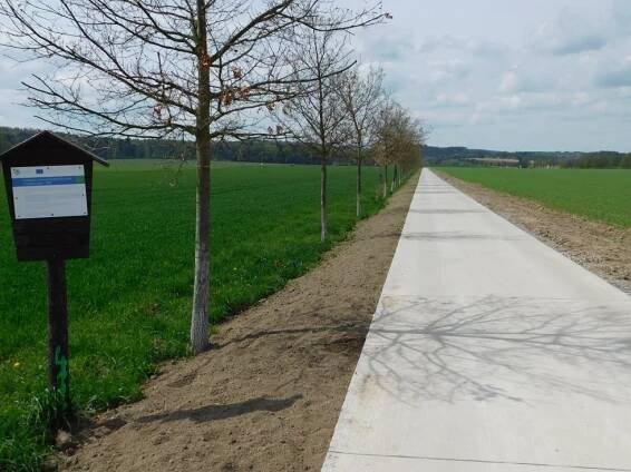 Radweg und Inline-Skate Strecke Lipky