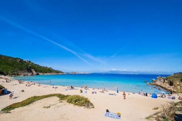 spiaggia rena bianca, hlavní pláž santa teresa gallura - sardinie - santa teresa gallura - stock snímky, obrázky a fotky