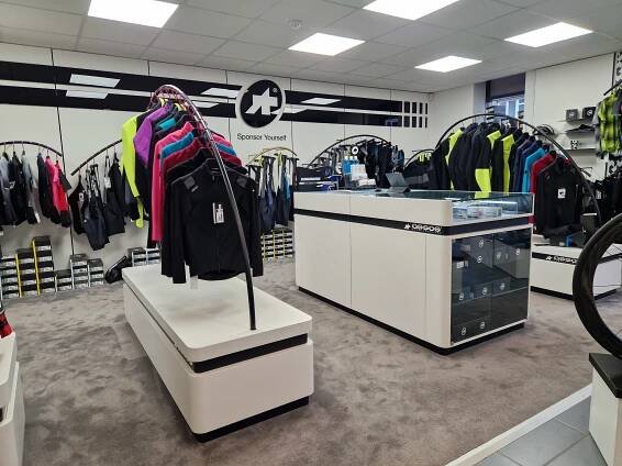 ProCycle shop interiér dresy